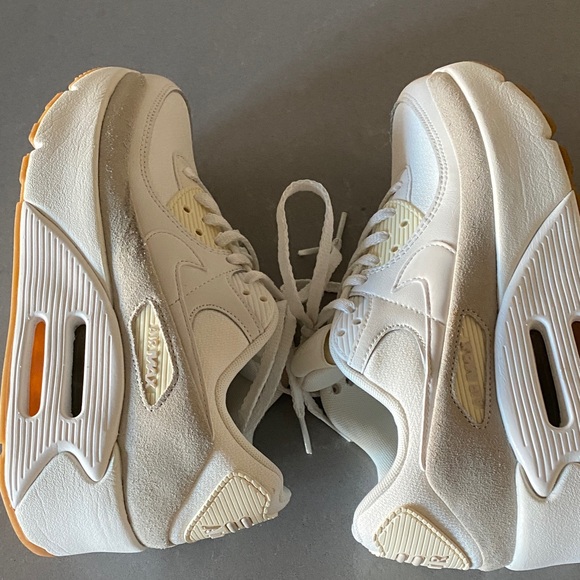 Nike Air Max Platform LIKE NEW Sneakers Athletic Street Style Bloggers 8.5 - Picture 2 of 16